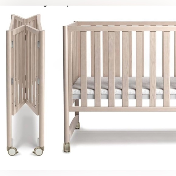 Amazing folding mini crib transforming into any baby bed - Picture 6 of 7